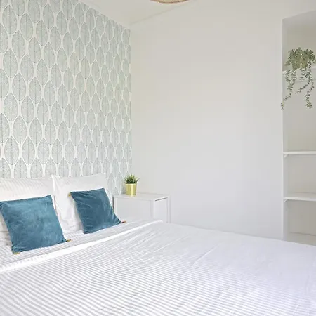 Luxury In The So Chic 16th District Parigi
