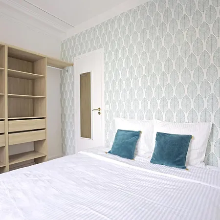 Luxury In The So Chic 16th District شقة