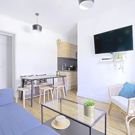 Luxury In The So Chic 16th District * Paryż