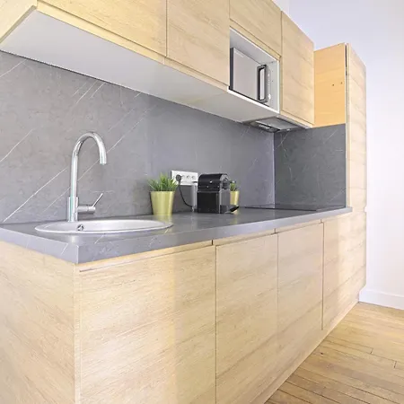 Luxury In The So Chic 16th District Apartament Paryż