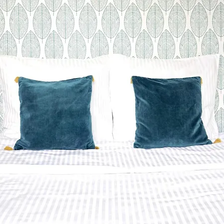 Luxury In The So Chic 16th District