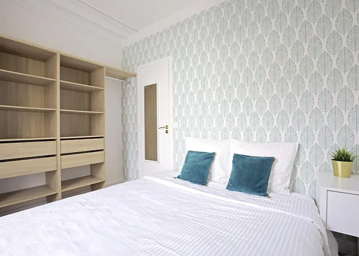 Luxury In The So Chic 16th District Daire